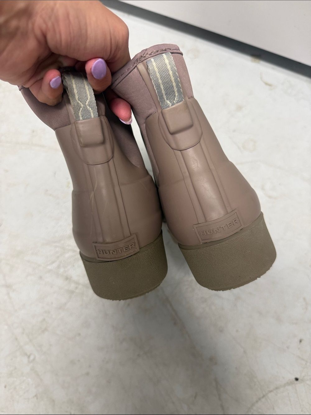 WomenâsâWaterproof Ankle Rain Boots - Dusty Rose HUNTER - Size 8 - Picture 6 of 7